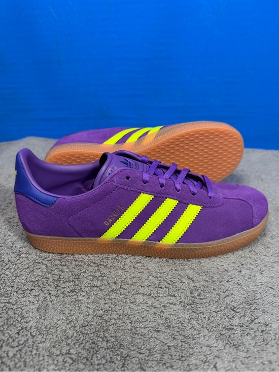 adidas Shoes - Adidas gazelle j
Brand new